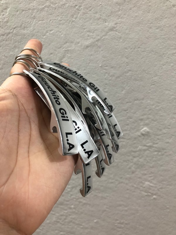 Llaveros abridores resinados 💜