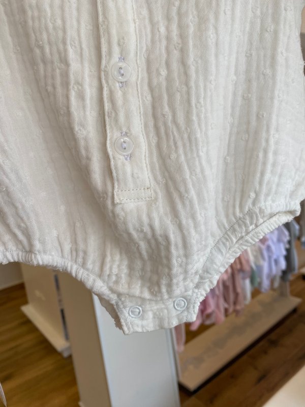 BABUCHONA CON VOLADOS EN EL CUELLO ALBA- Blanco Plumeti
