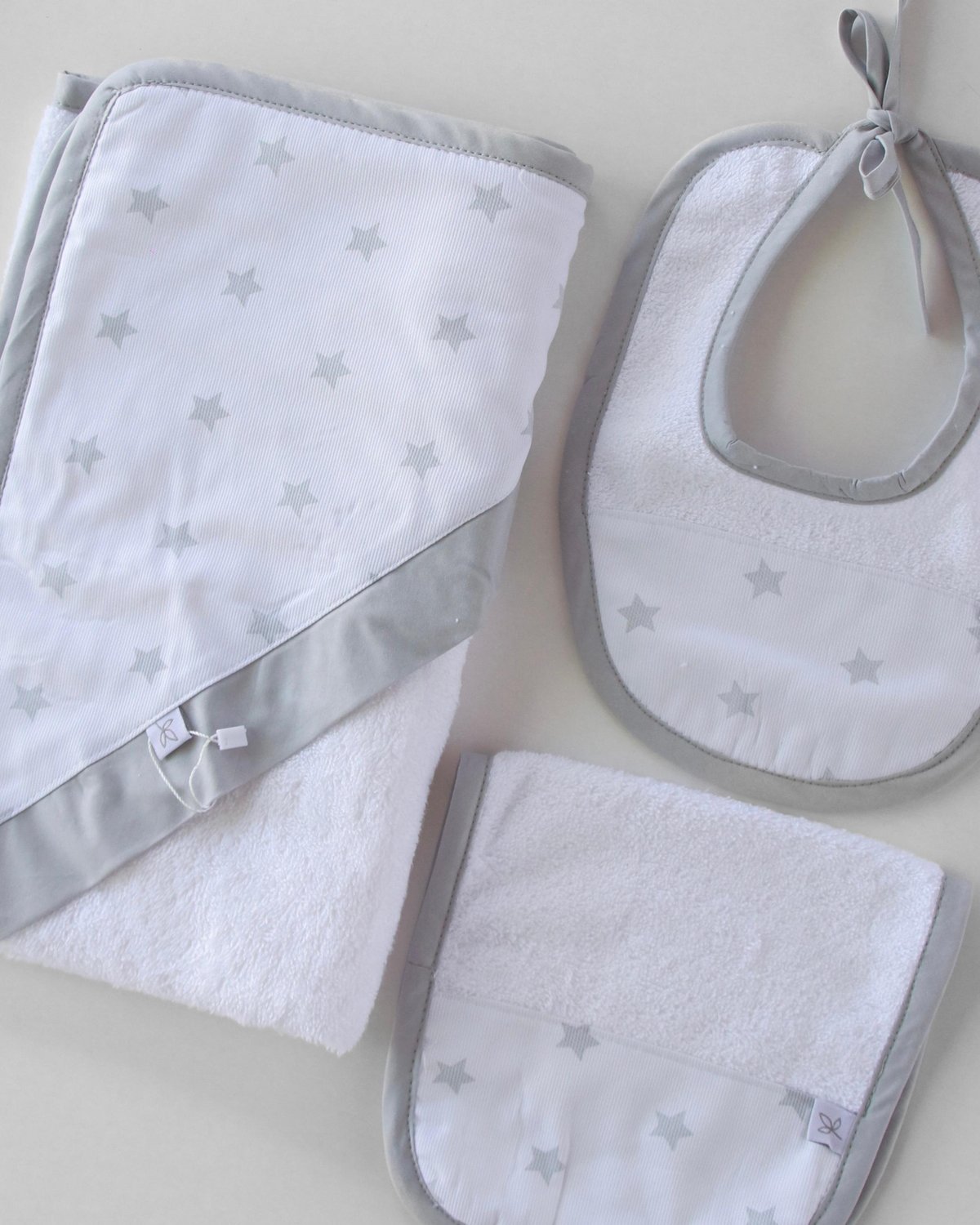 Kit toalla MARSELLA 1028 - Blanco Estrellitas Grises