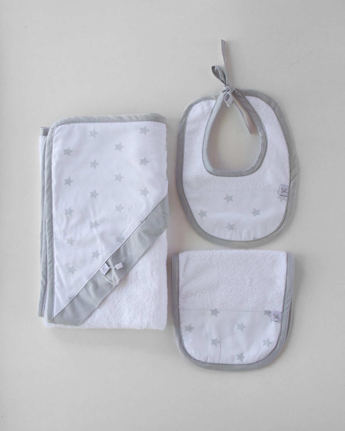 Kit toalla MARSELLA 1028 - Blanco Estrellitas Grises