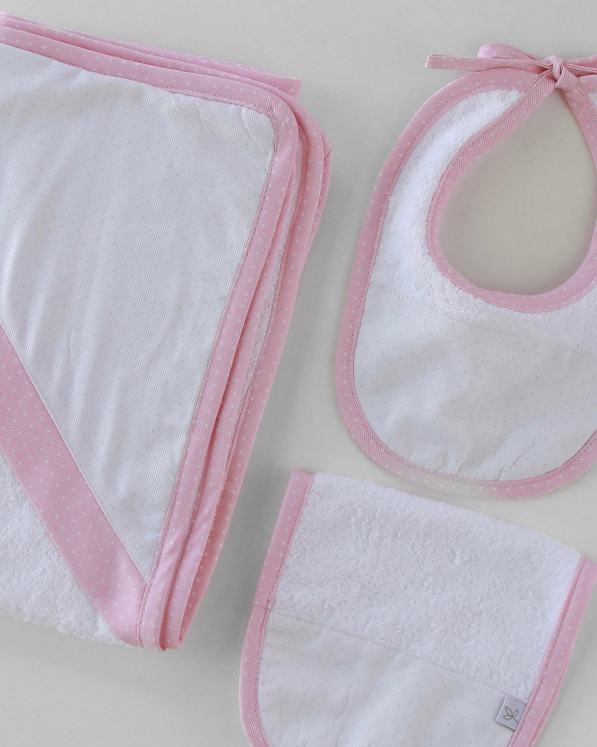 Kit toalla MARSELLA 1028 - Blanco Motitas Rosas