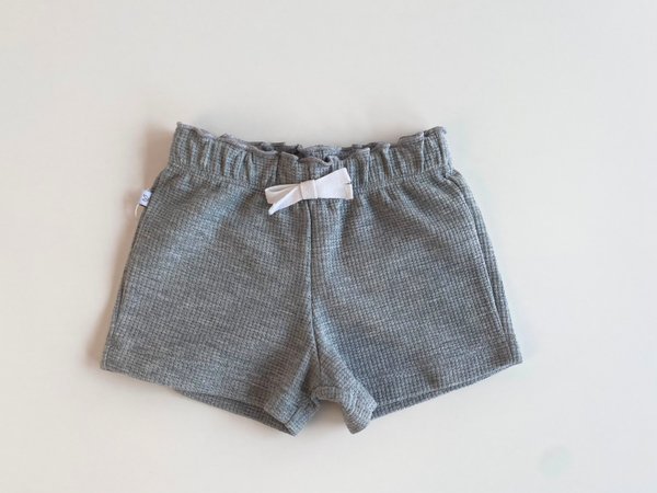 SHORT C/ FESTON Y MOÑO PAULINA - Gris