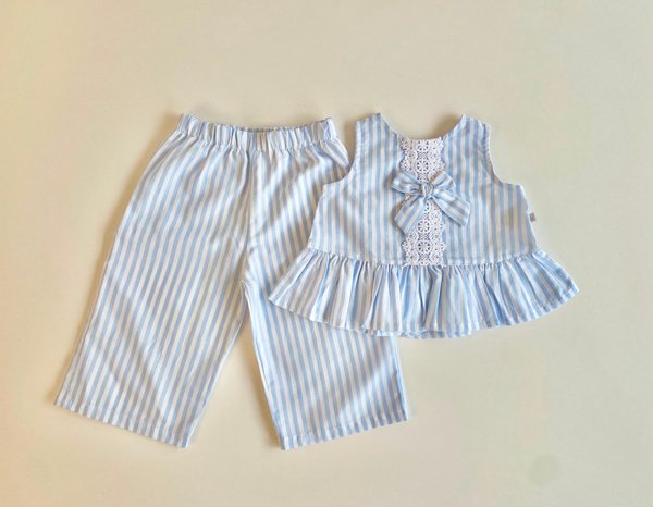 CONJUNTO BLUSA C/ MOÑO EN EL PECHO + PANTALON AITANA - Celeste rayas