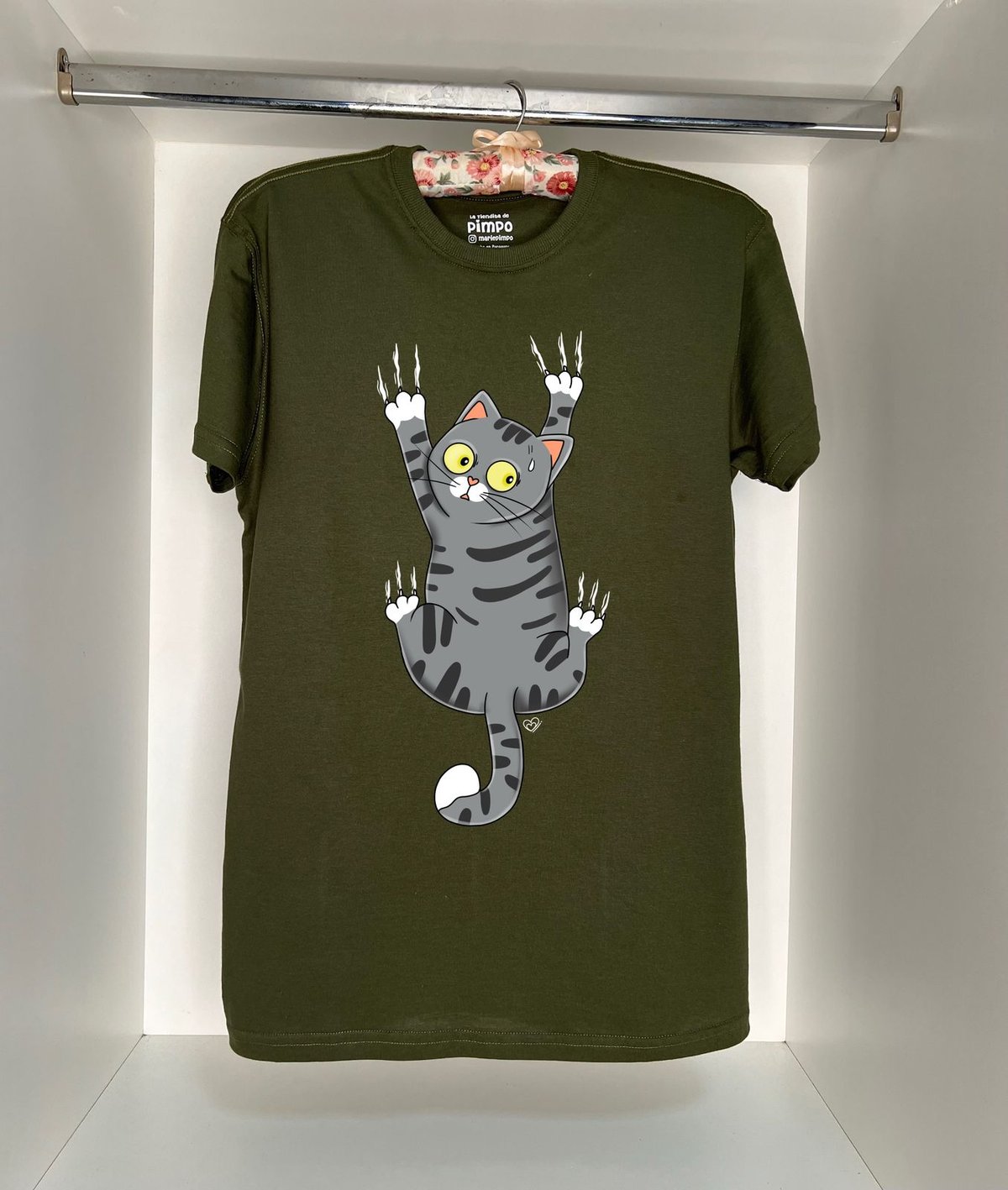 Michi Colgando By: @bbilustra.py - 3