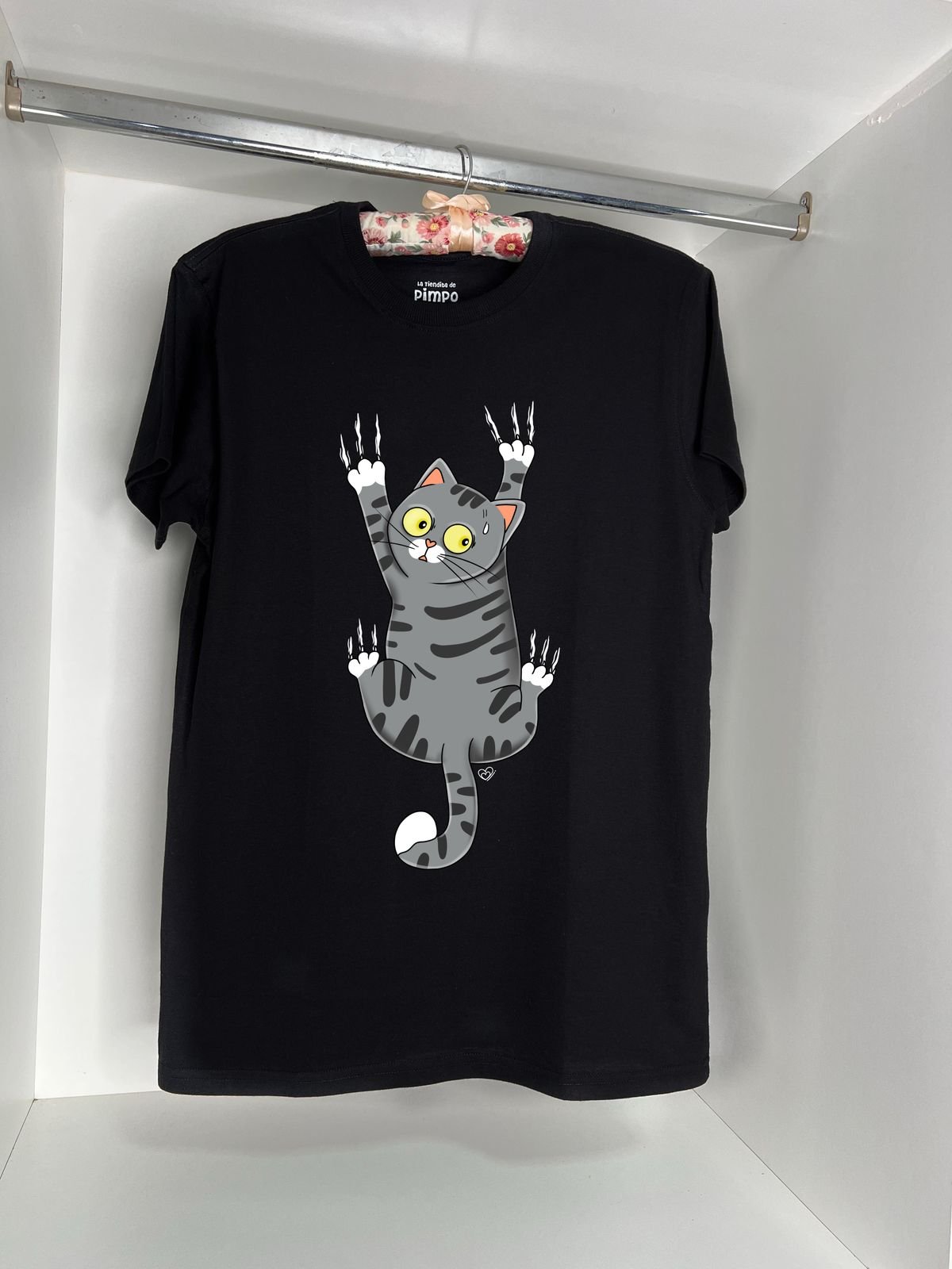 Michi Colgando By: @bbilustra.py - 5