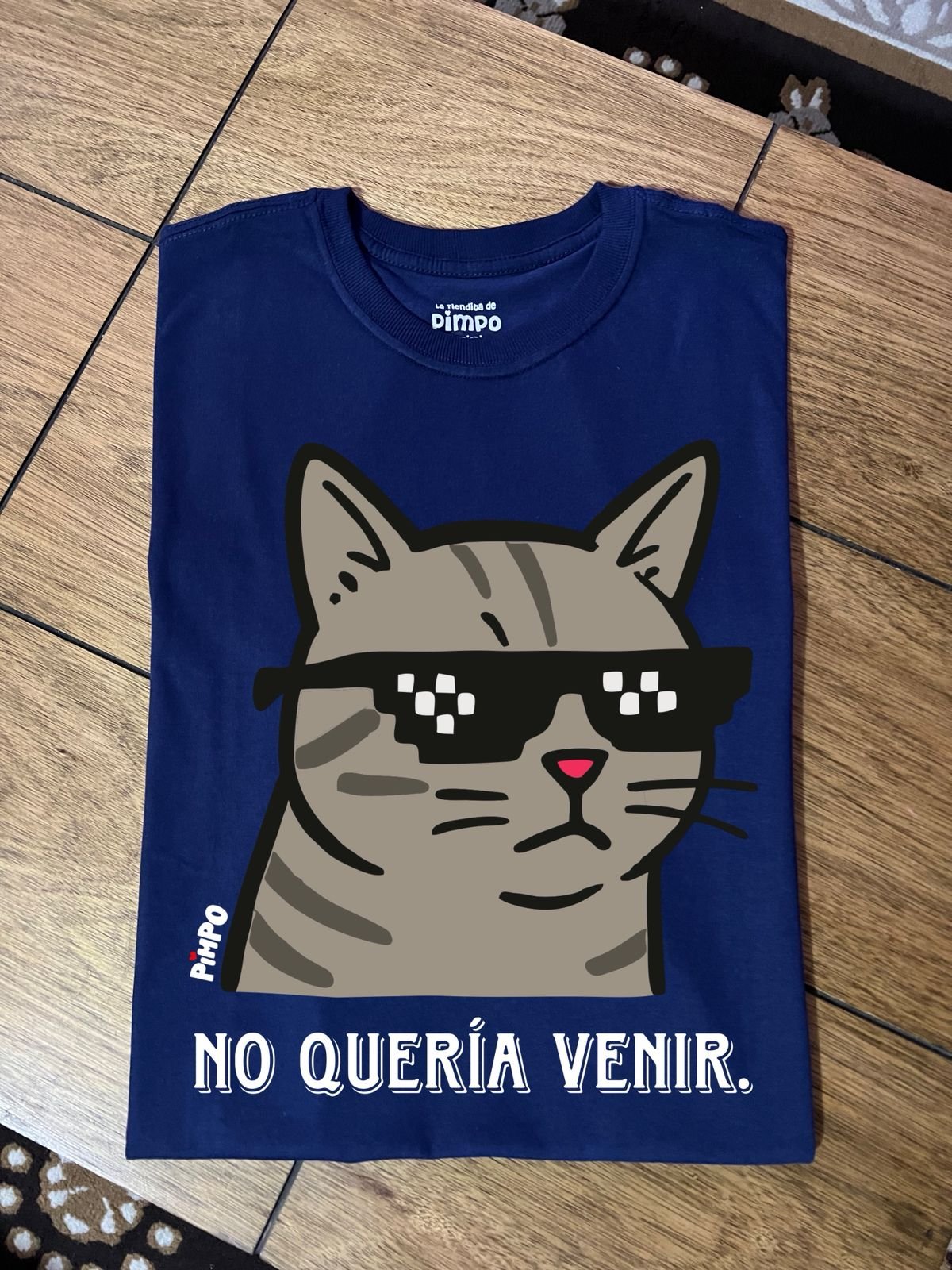 No queria venir gato con lentes  By: @mariepimpo - 3