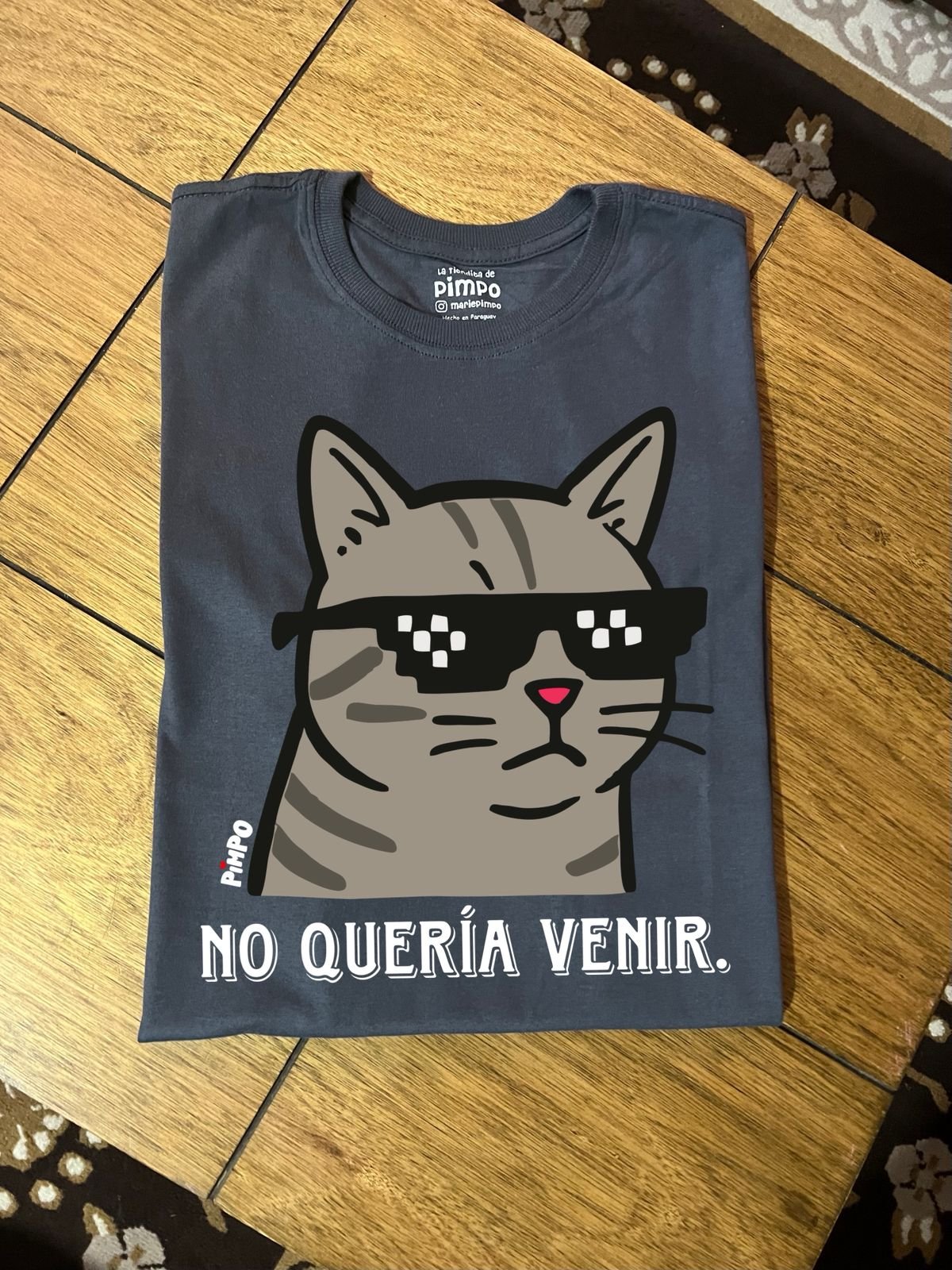 No queria venir gato con lentes  By: @mariepimpo - 4