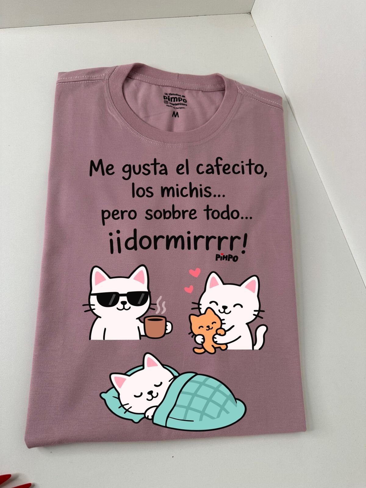 Cafecitos, michis y dormir By: @mariepimpo