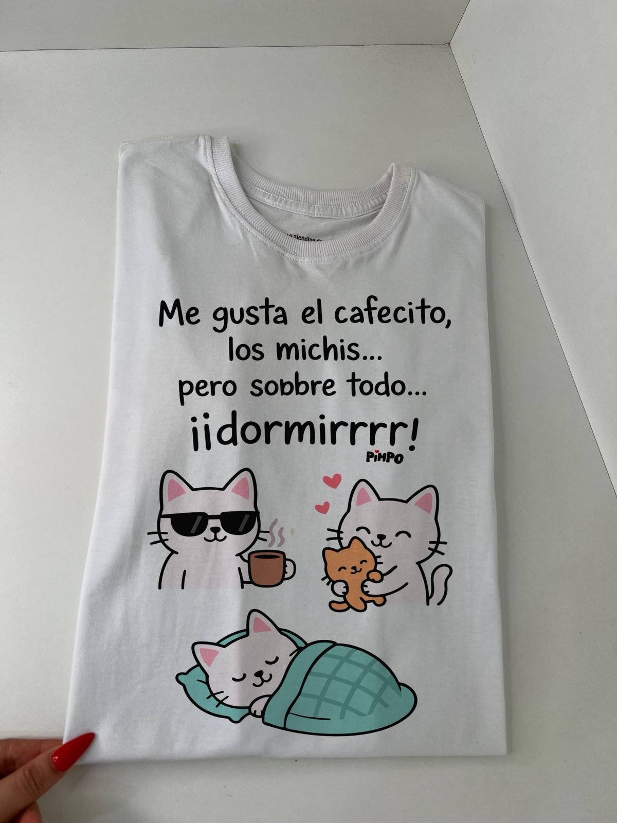 Cafecitos, michis y dormir By: @mariepimpo - 3