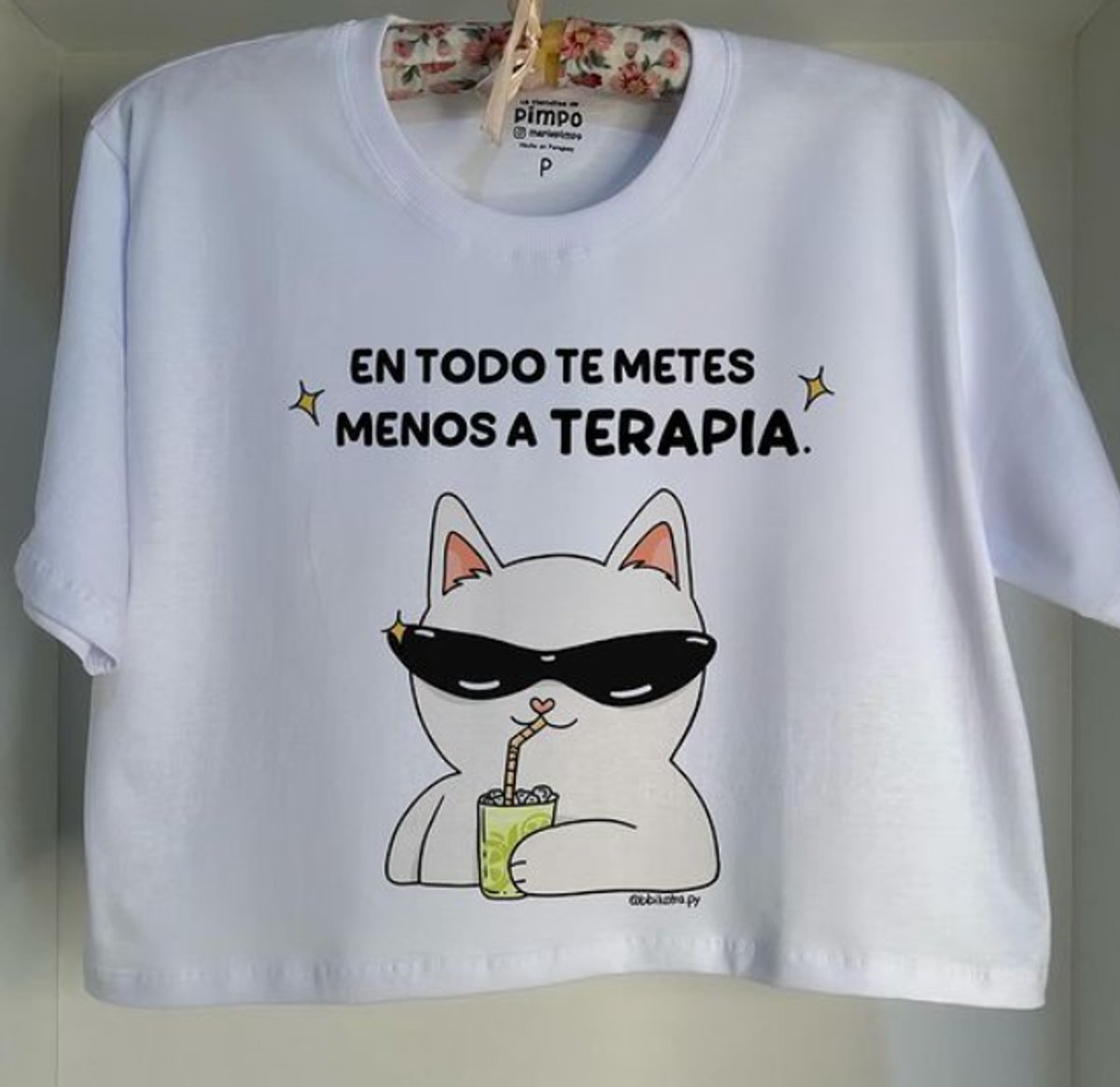 Michi "En todo te metes, menos en terapia" By: @bbilustra.py