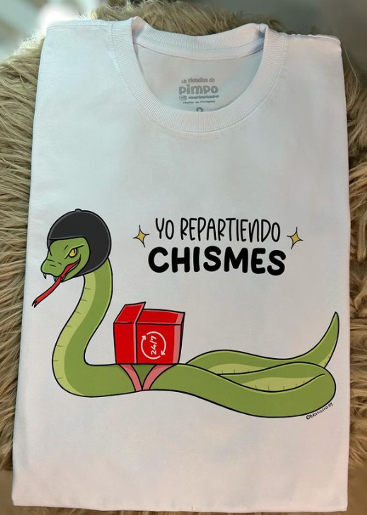 Viboras Repartiendo chismes By: @bbilustra.py - 2