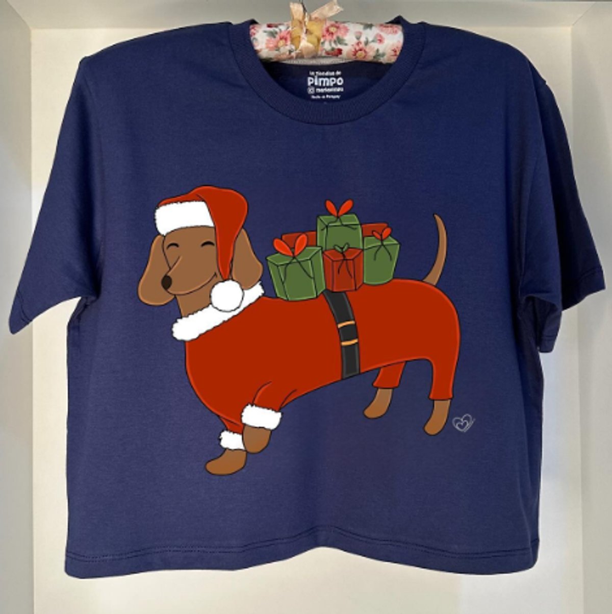 Salchi navideño regalos By: @bbilustra.py