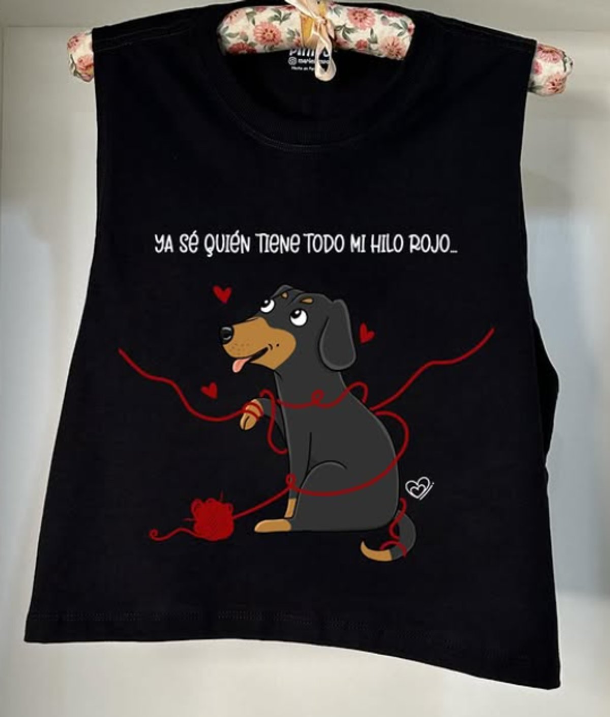 Perrito hilo rojo By: @bbilustra.py