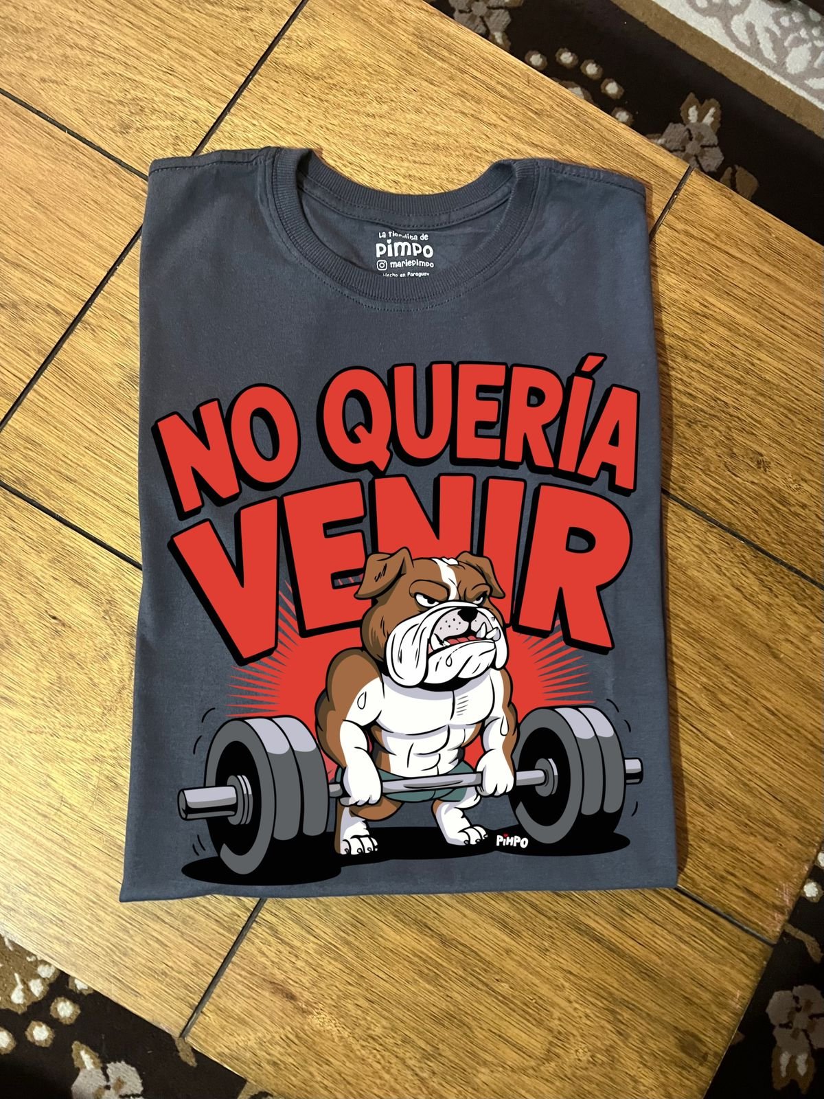 Bulldog No queria venir By: @mariepimpo - 4