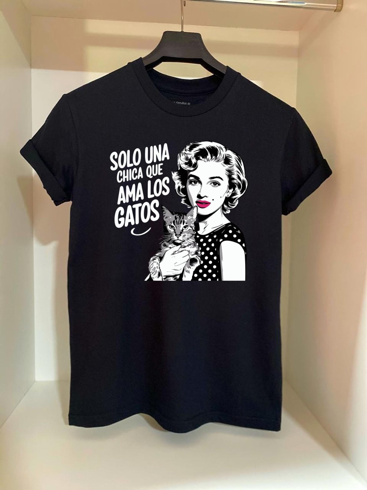 Chica que ama los gatos By: @mariepimpo