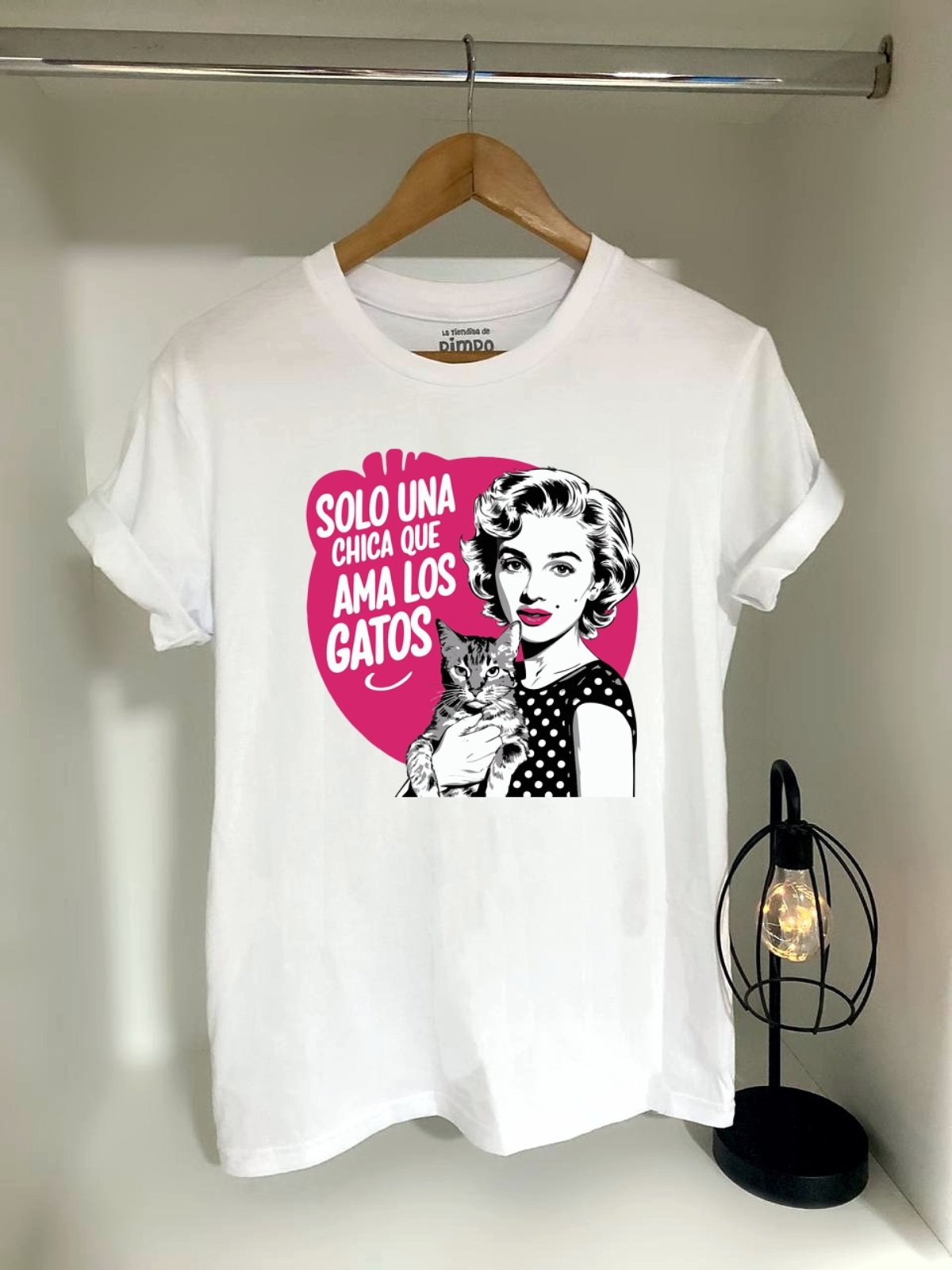 Chica que ama los gatos By: @mariepimpo