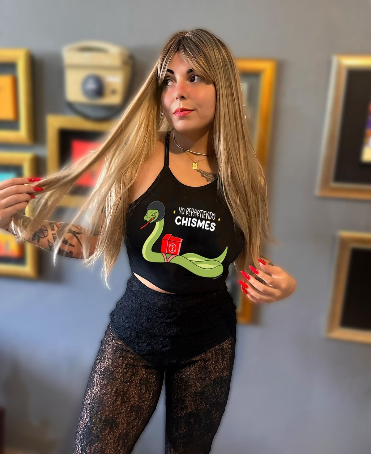 Yo repartiendo chismes By: @bbilustra.py - 2