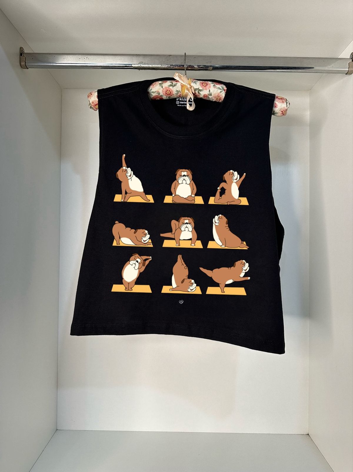 Perro Yoga By: @bbilustra.py