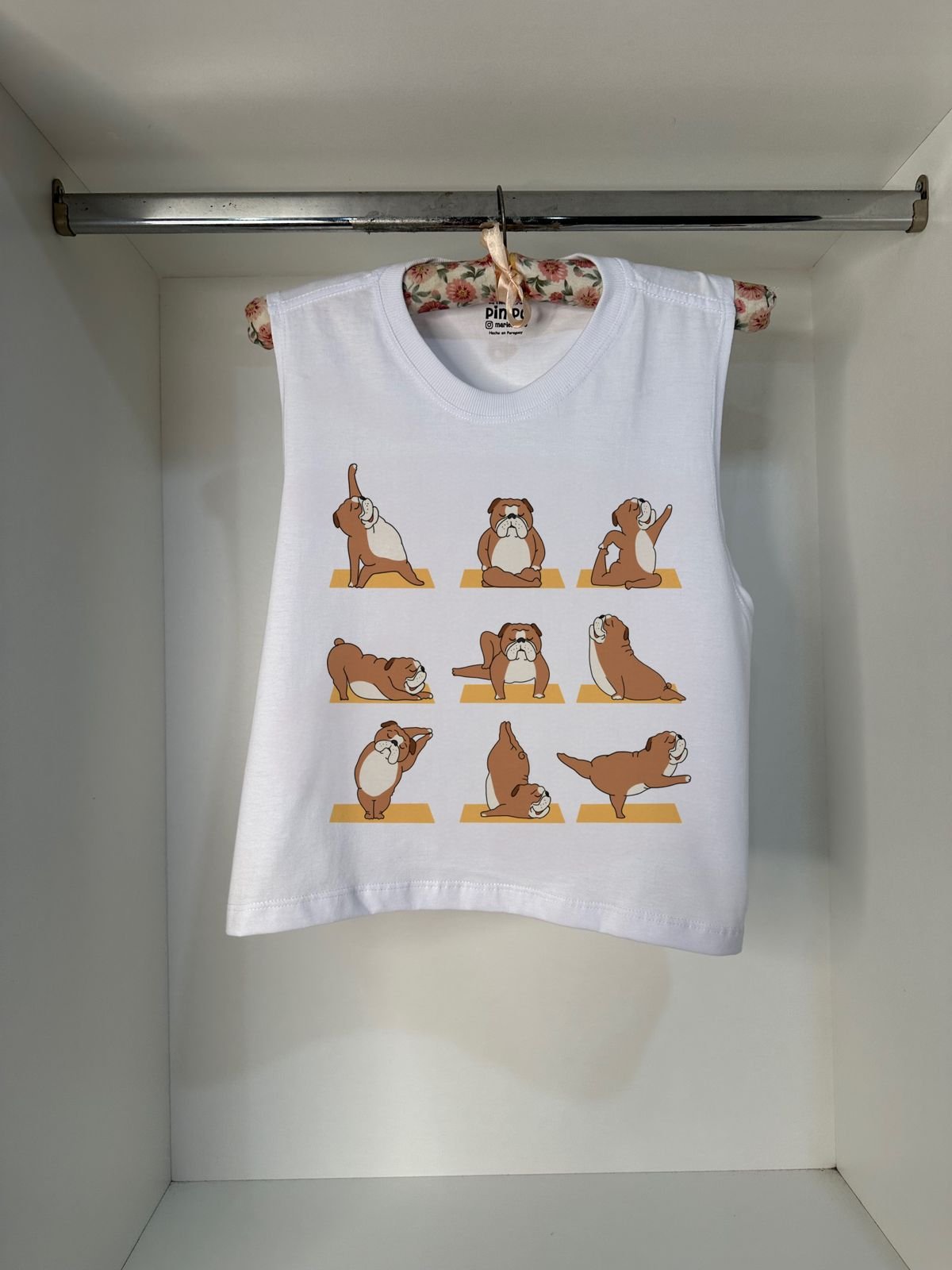 Perro Yoga By: @bbilustra.py