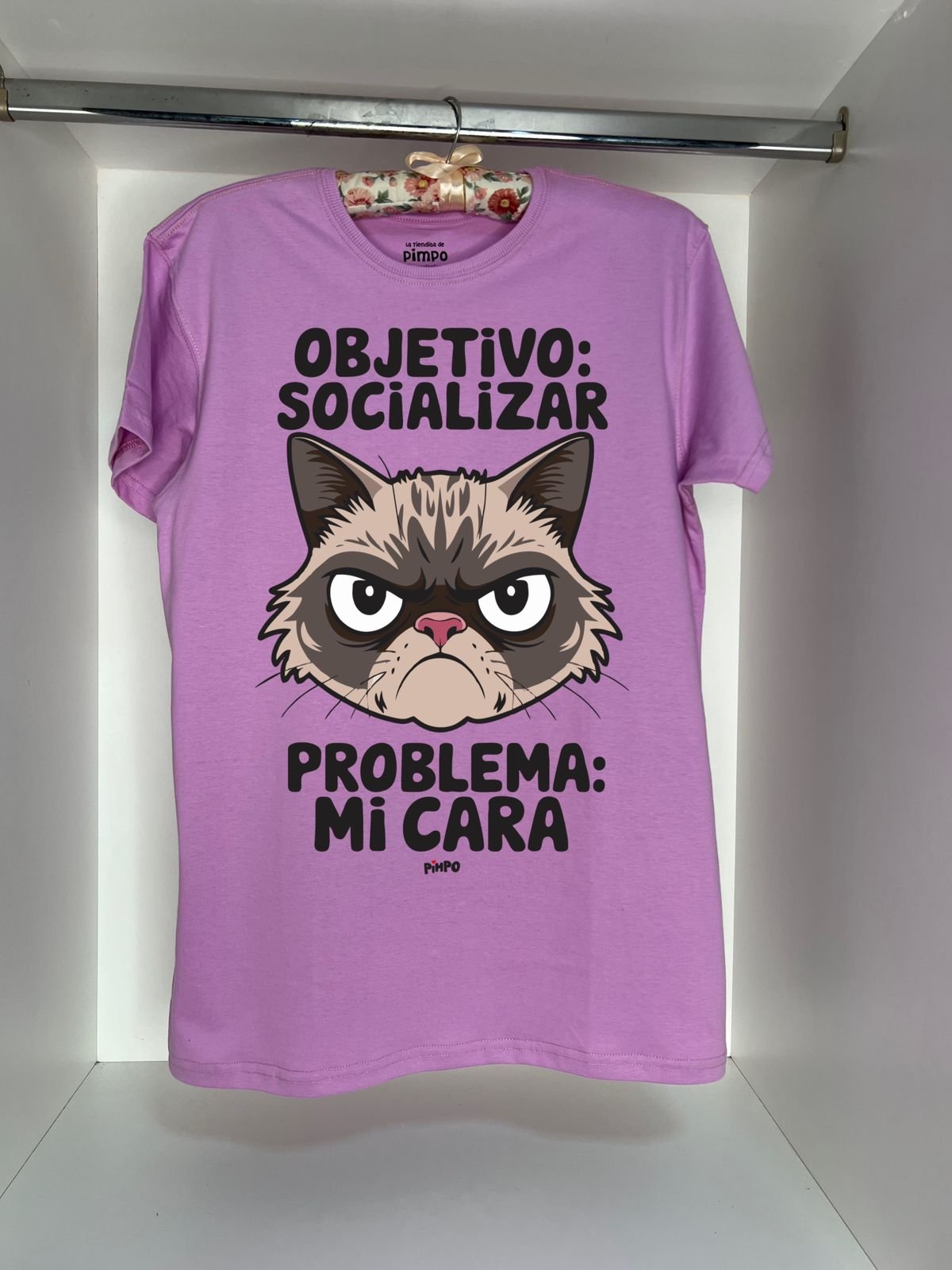 Gato Objetivo Socializar, el problema mi cara  By: @mariepimpo