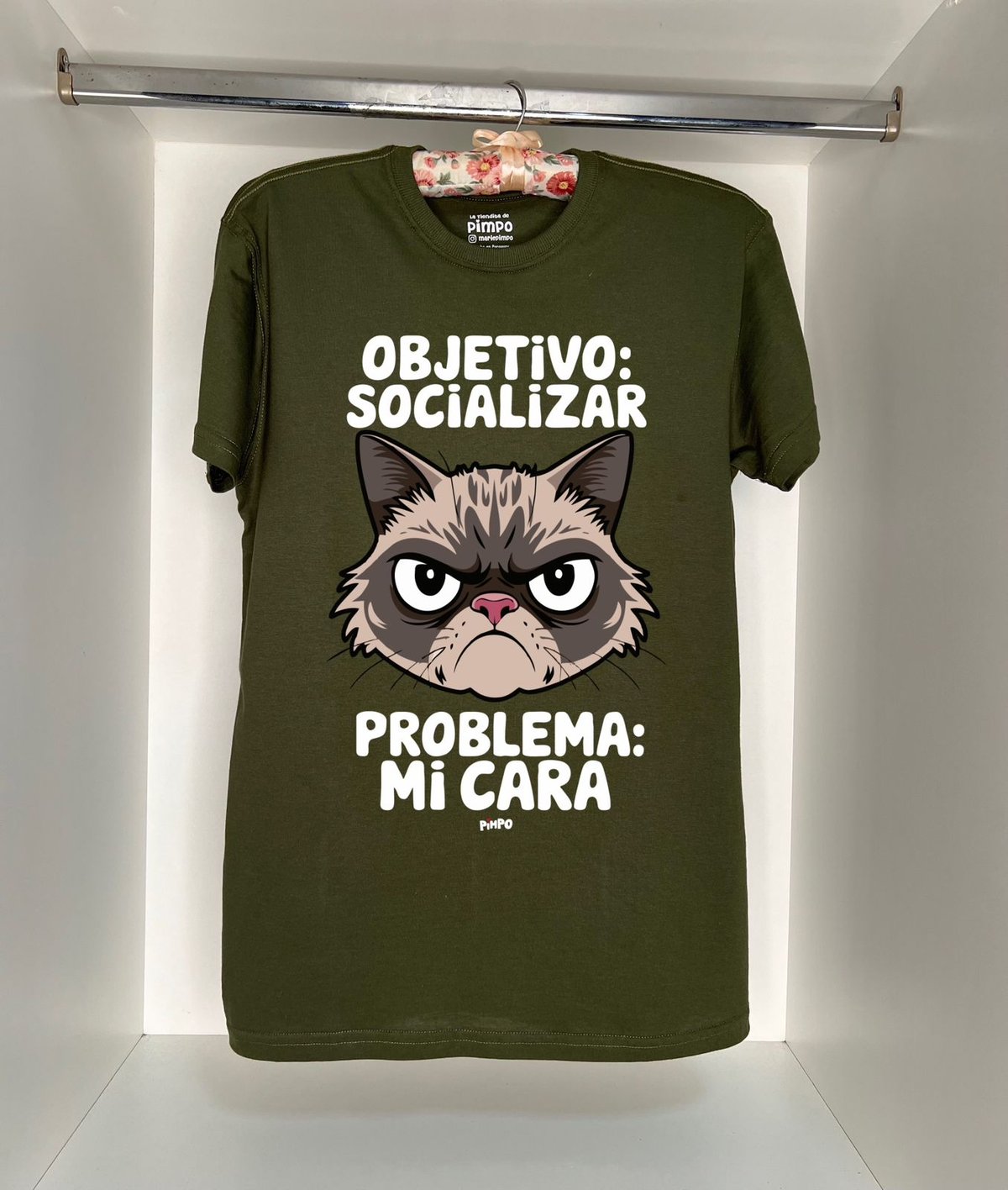 Gato Objetivo Socializar, el problema mi cara  By: @mariepimpo