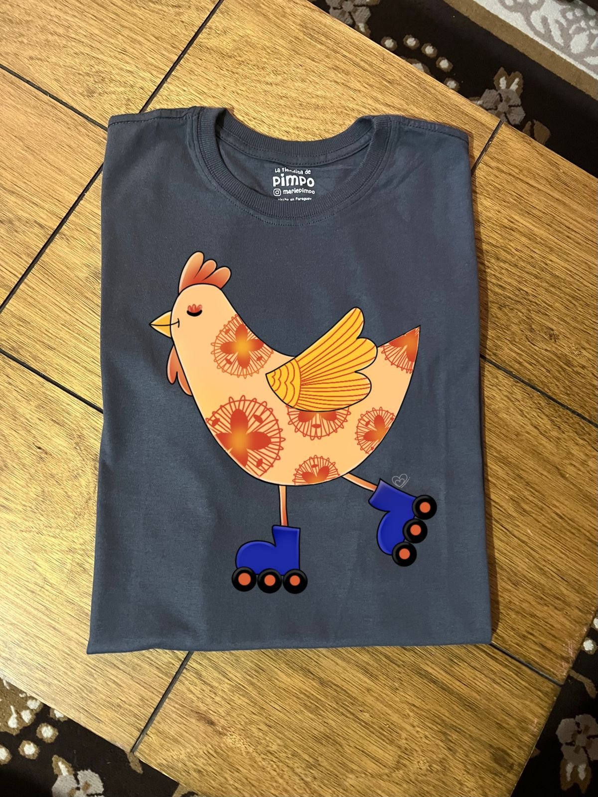 Gallina roller By: @bbilustra.py