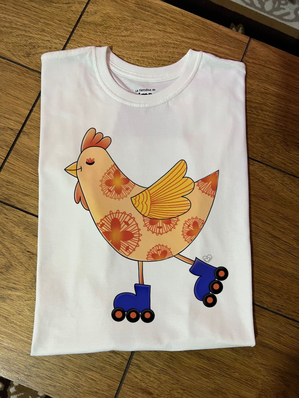 Gallina roller By: @bbilustra.py