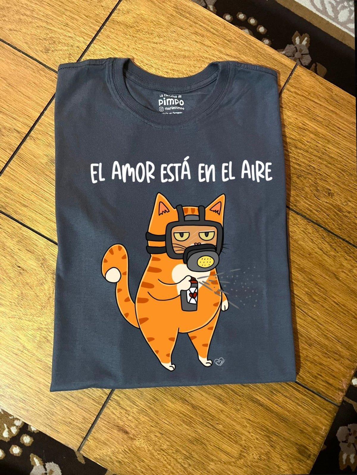 El amor esta en el aire By: @bbilustra.py