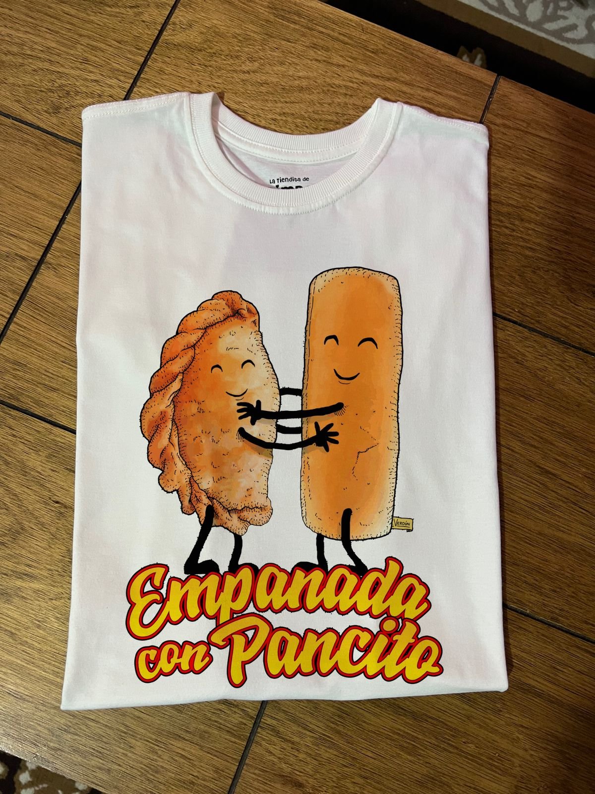 Empanada con pancito By: @guilleinsta