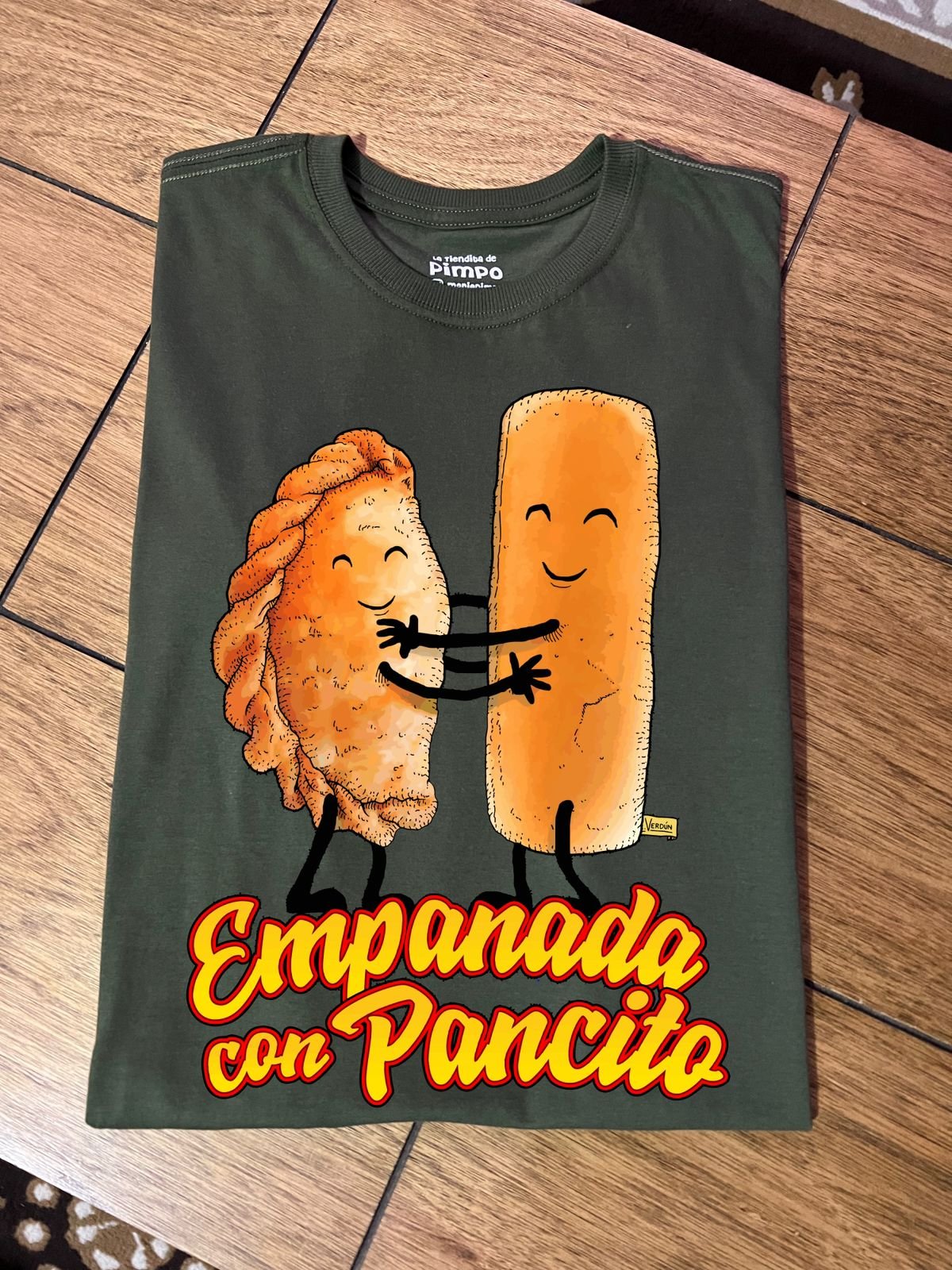 Empanada con pancito By: @guilleinsta