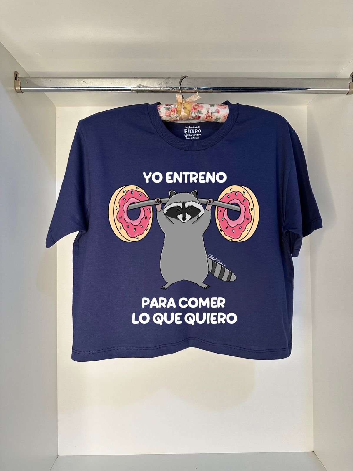 Mapache Yo entreno para comer lo que quiero By: @bbilustra.py 