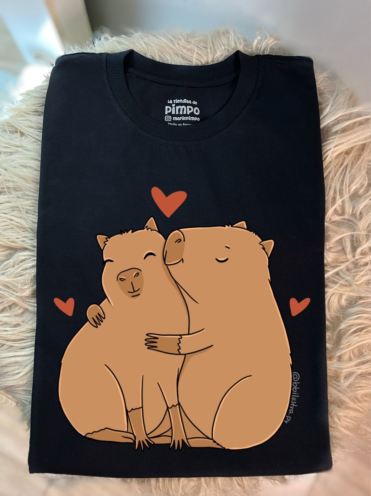 Carpis enamorados By: @bbilustra.py