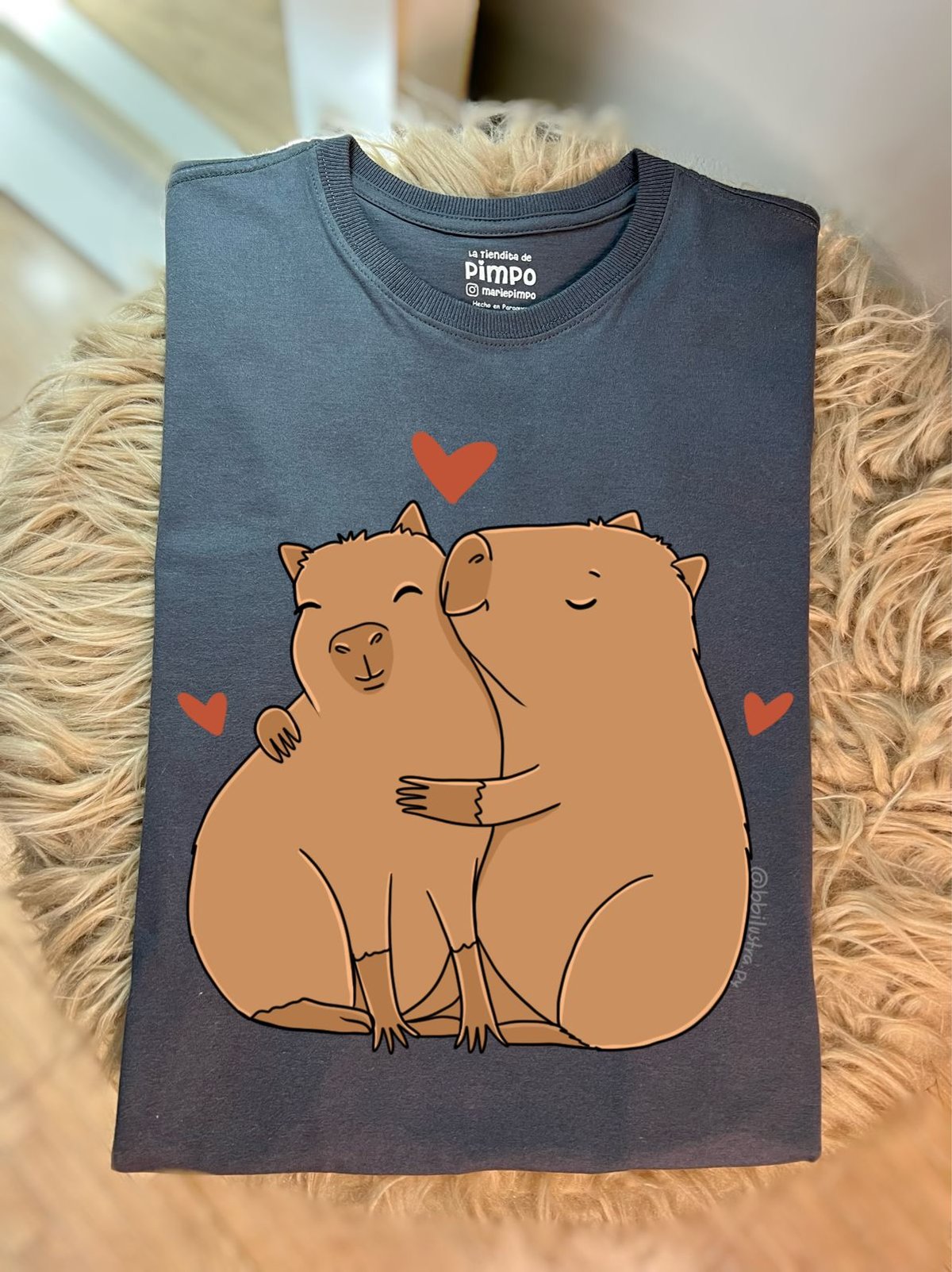 Carpis enamorados By: @bbilustra.py