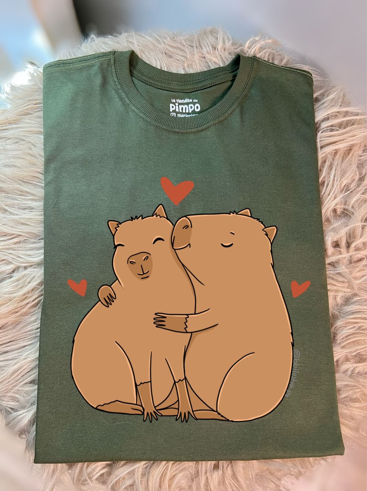 Carpis enamorados By: @bbilustra.py