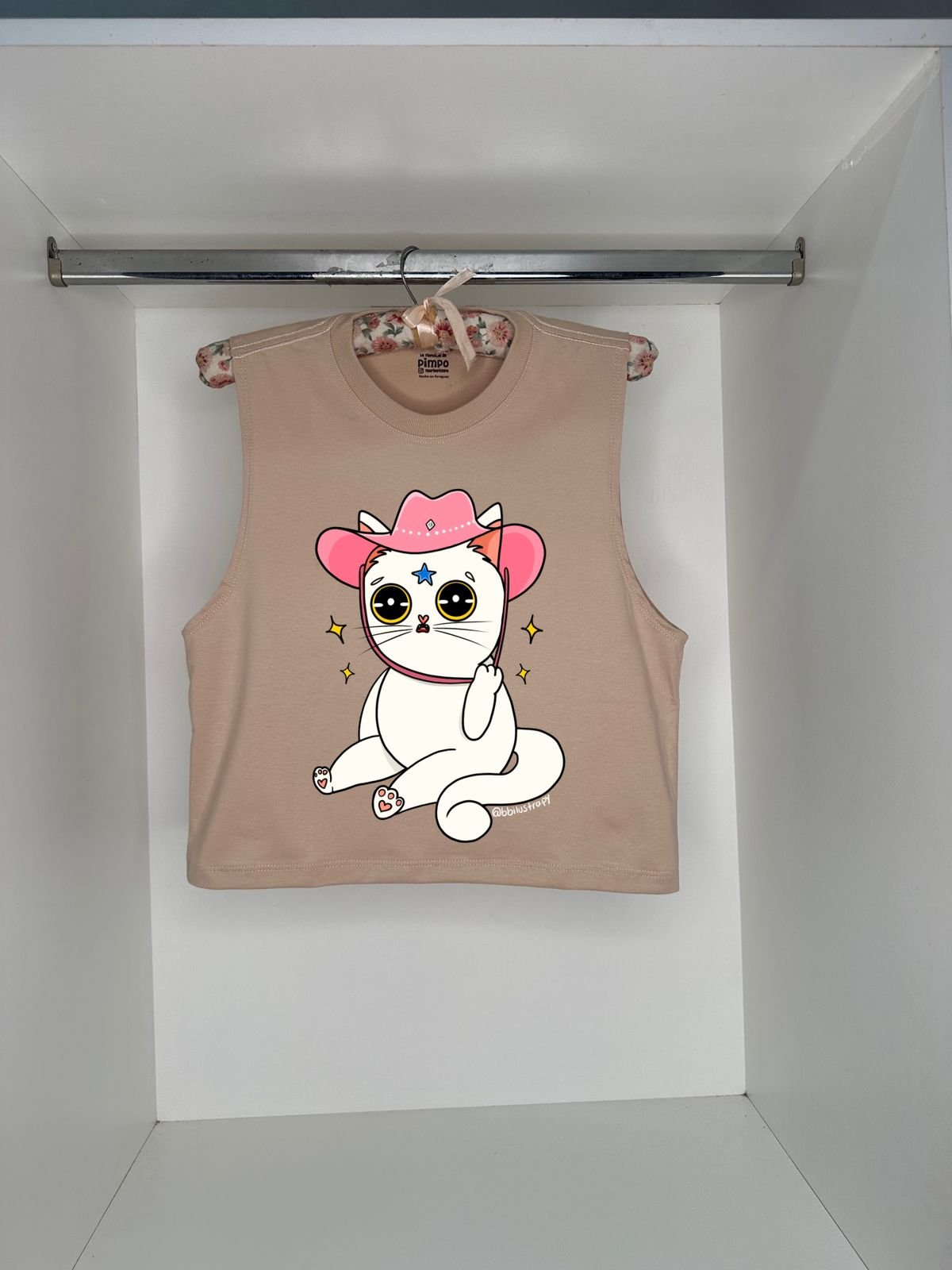 Gatita sombrero By: @bbilustra.py