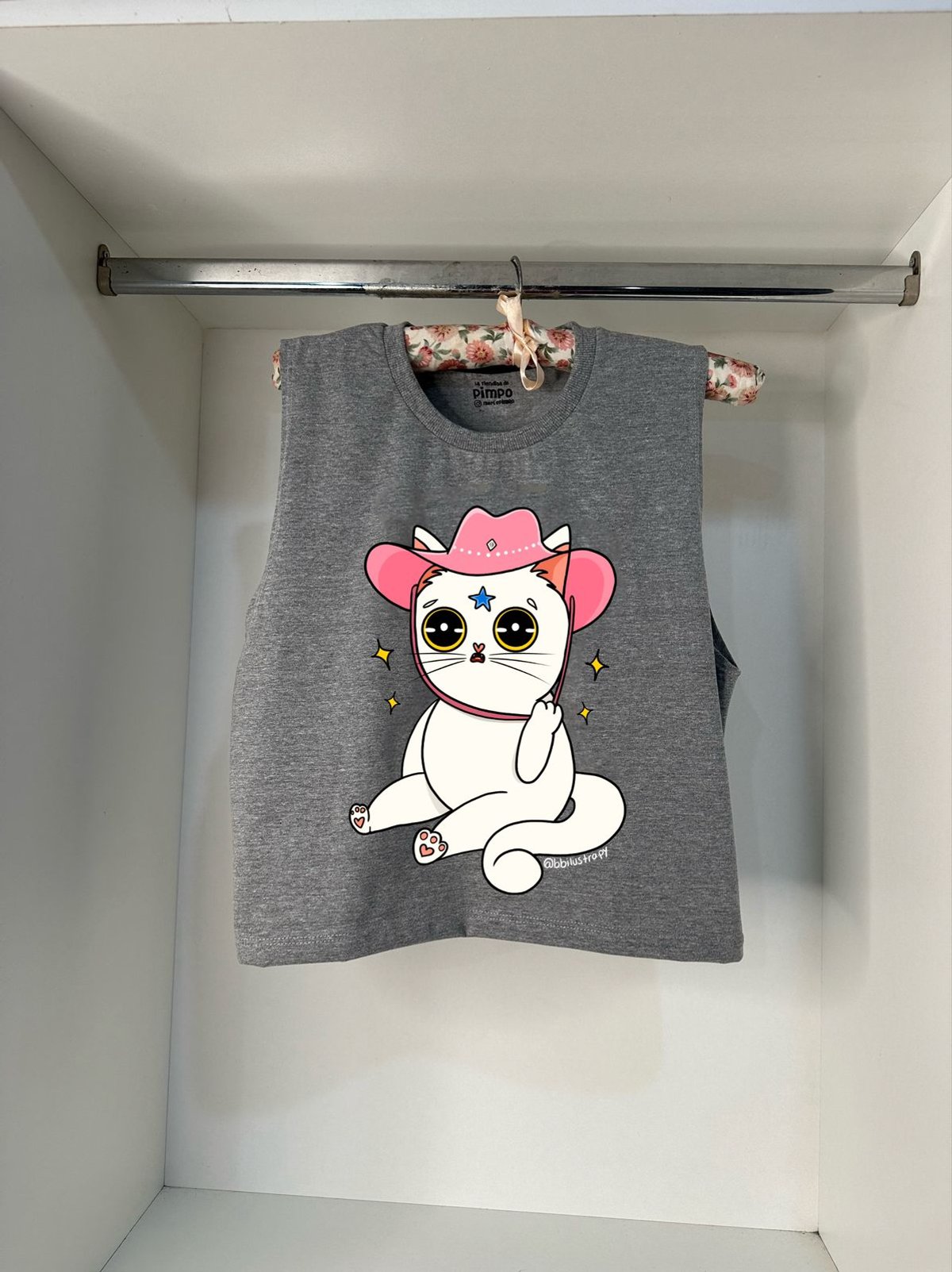 Gatita sombrero By: @bbilustra.py