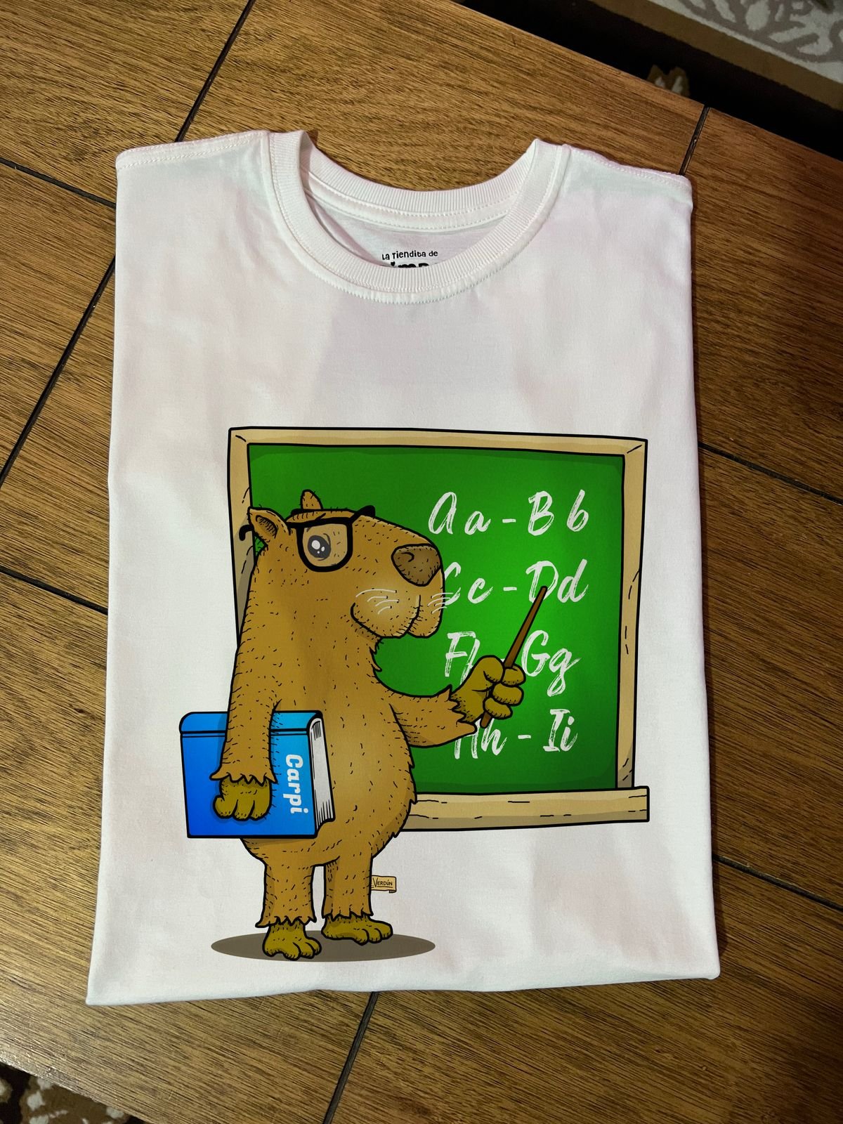 Carpincho profesor By: @guilleinsta