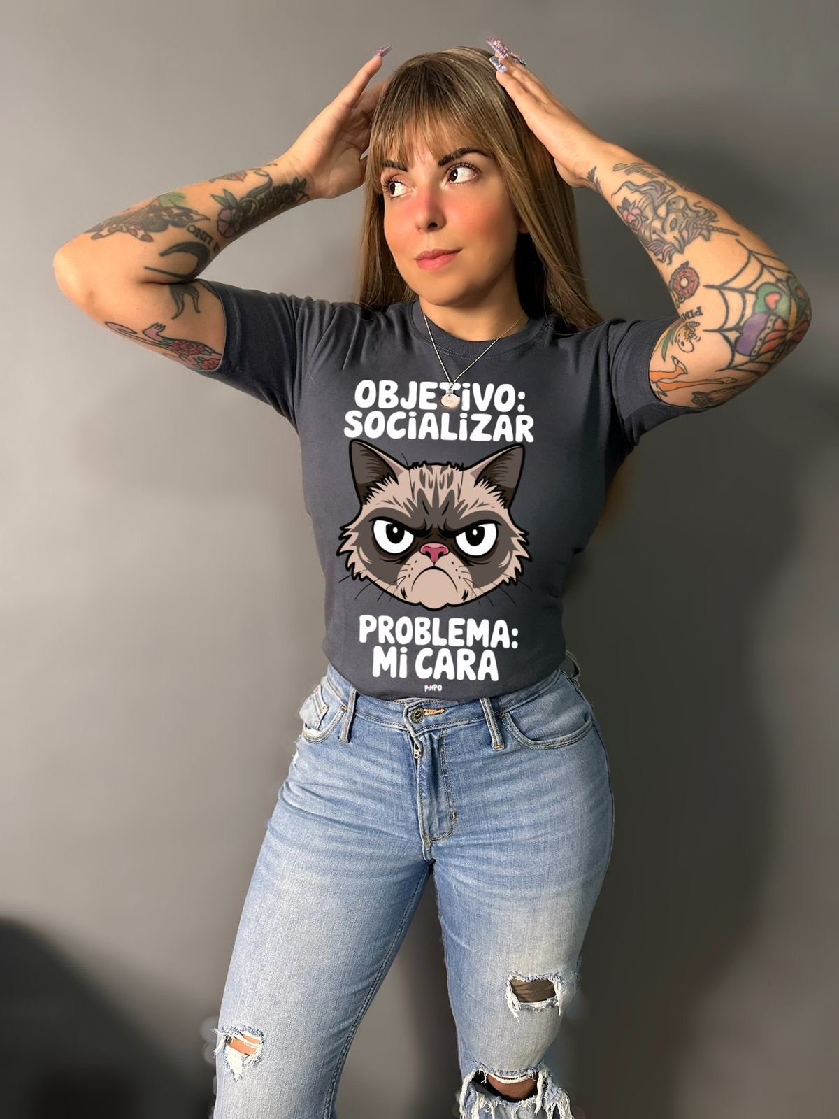 Gato Objetivo Socializar, el problema mi cara  By: @mariepimpo