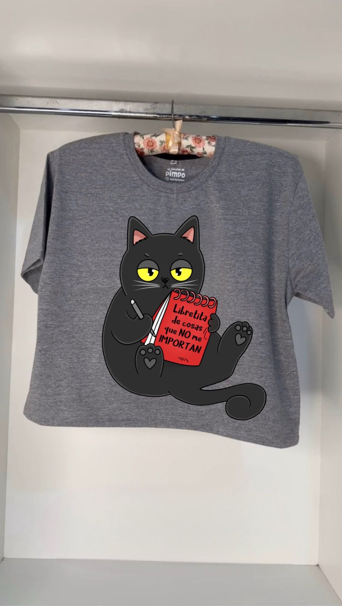 Michi escribiendo By: @bbilustra.py