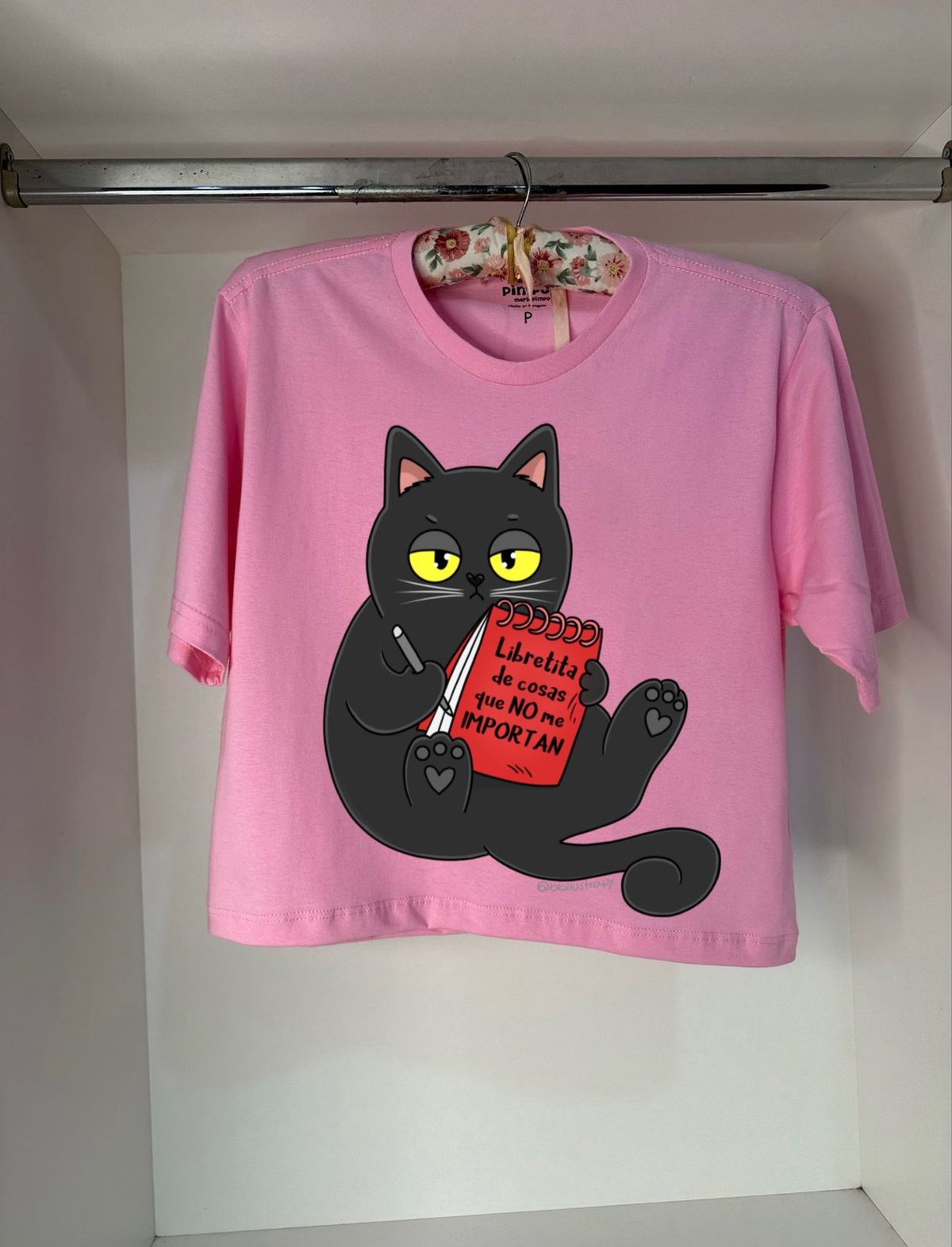 Michi escribiendo By: @bbilustra.py