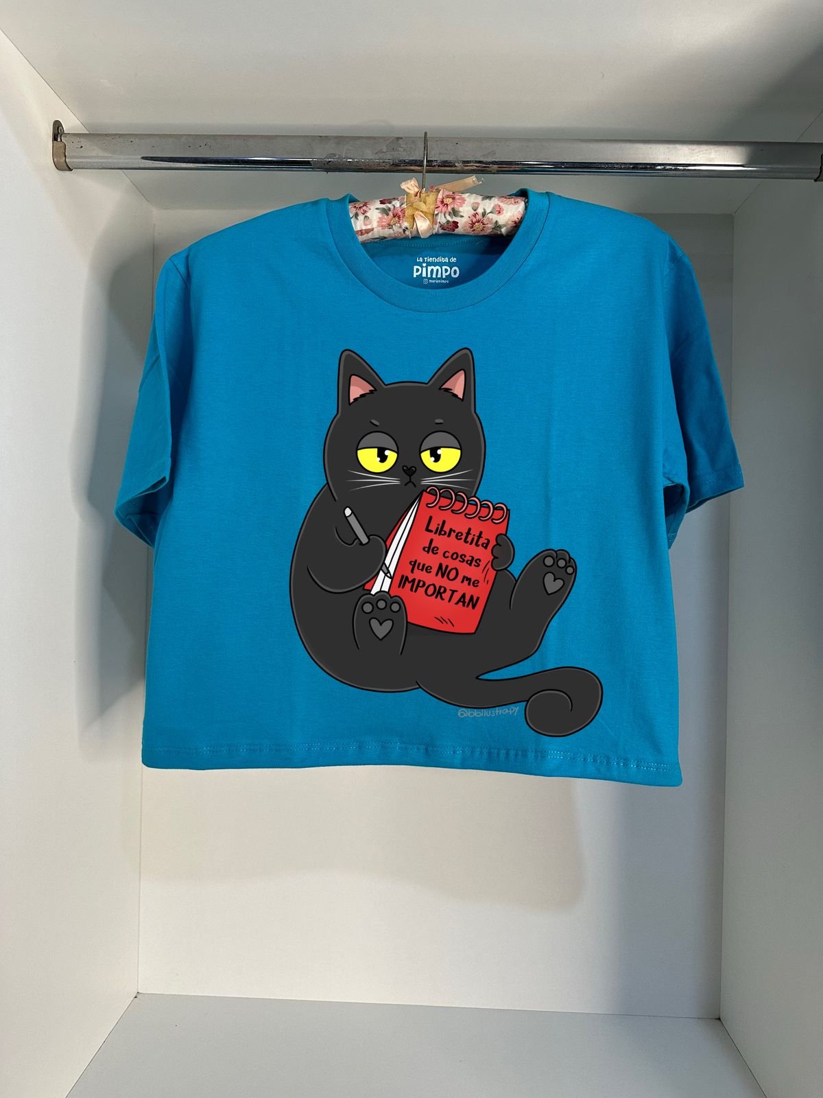 Michi escribiendo By: @bbilustra.py