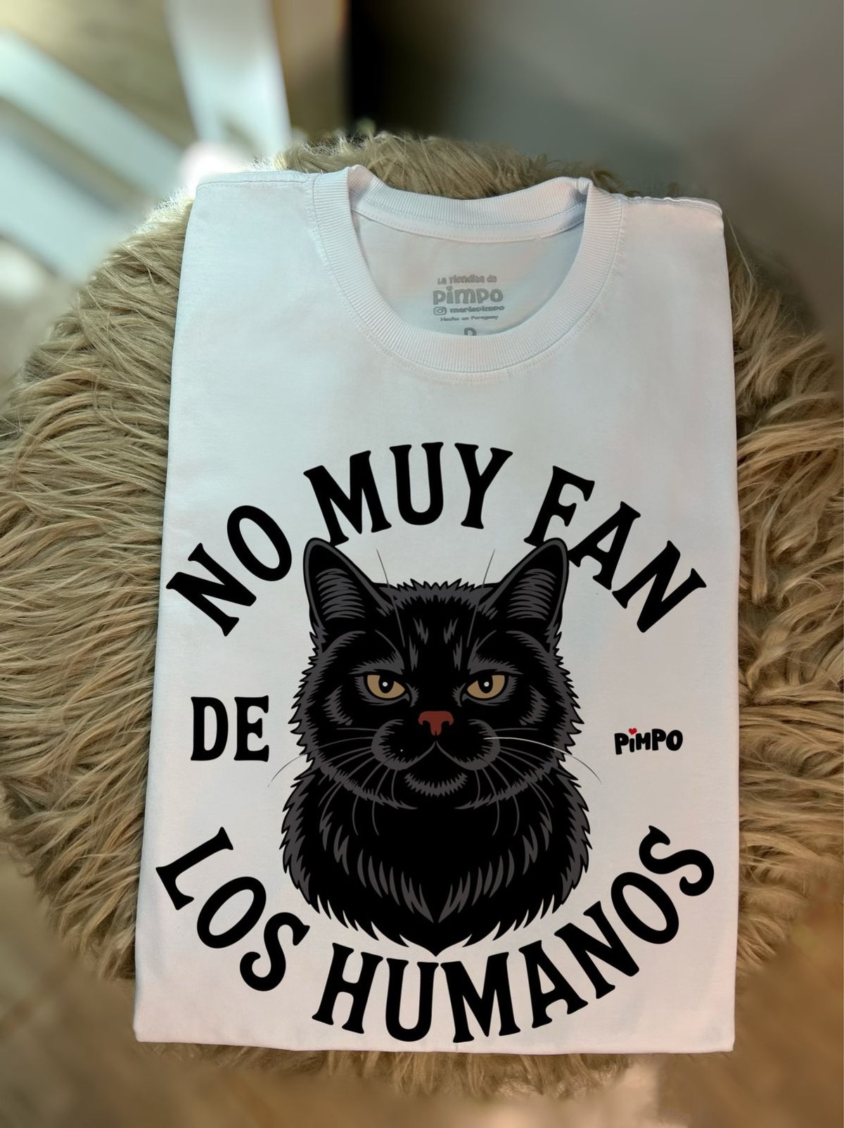 No muy fan de los humanos By: @mariepimpo