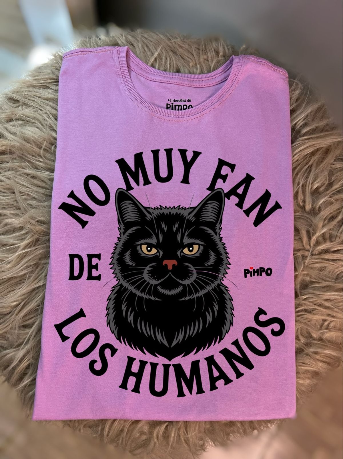 No muy fan de los humanos By: @mariepimpo