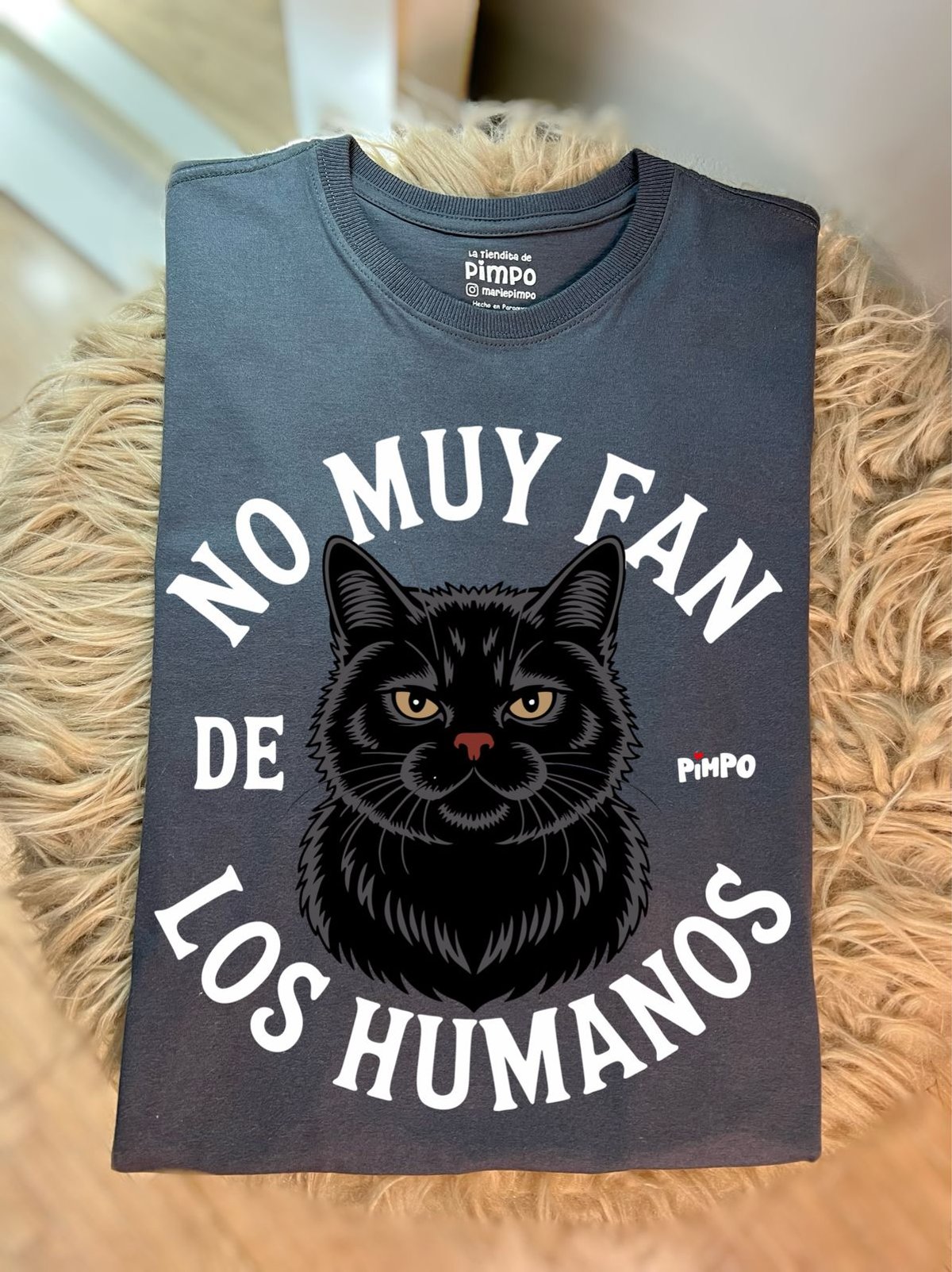 No muy fan de los humanos By: @mariepimpo