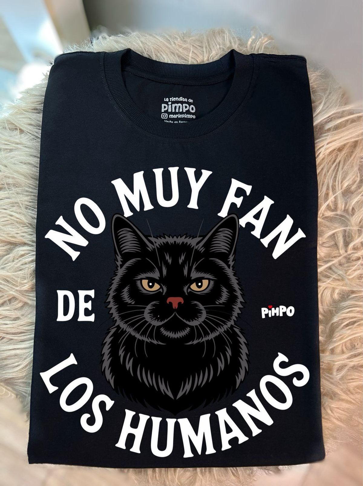 No muy fan de los humanos By: @mariepimpo