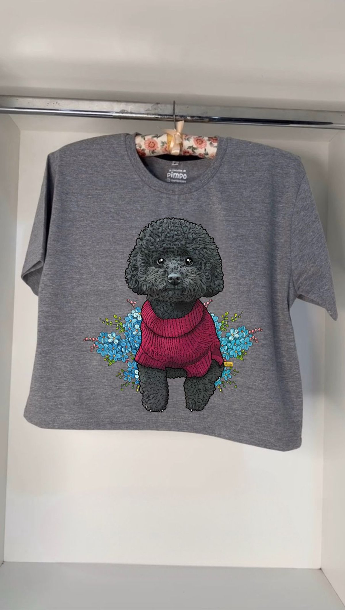 Caniche negro By: @guilleinsta