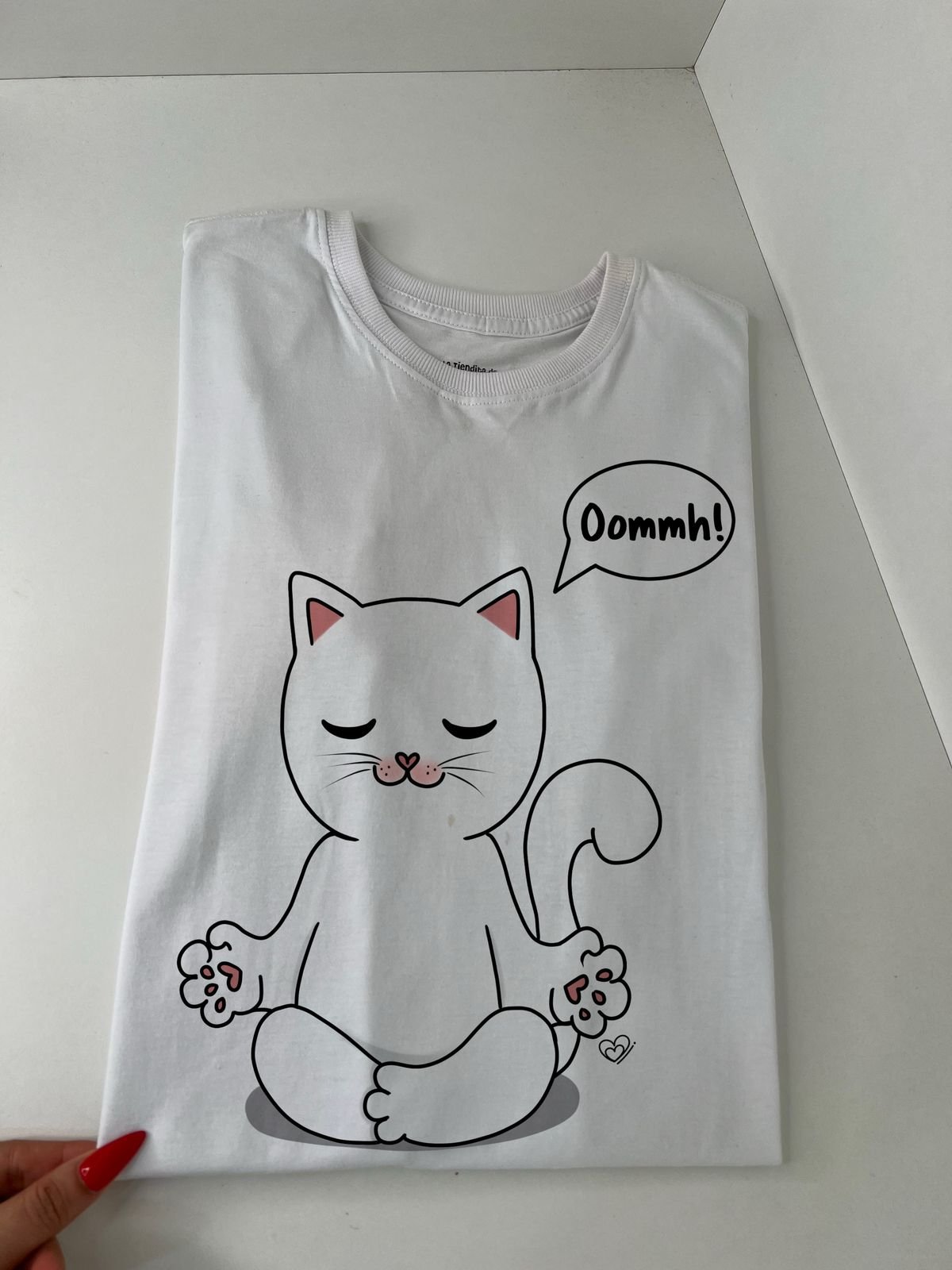 Gato meditando By: @bbilustra.py - 3