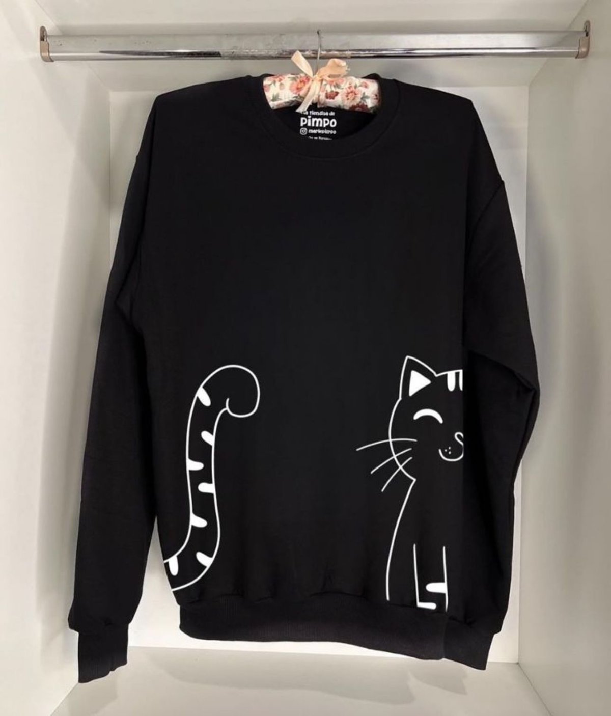 Gato mitad By: @bbilustra.py