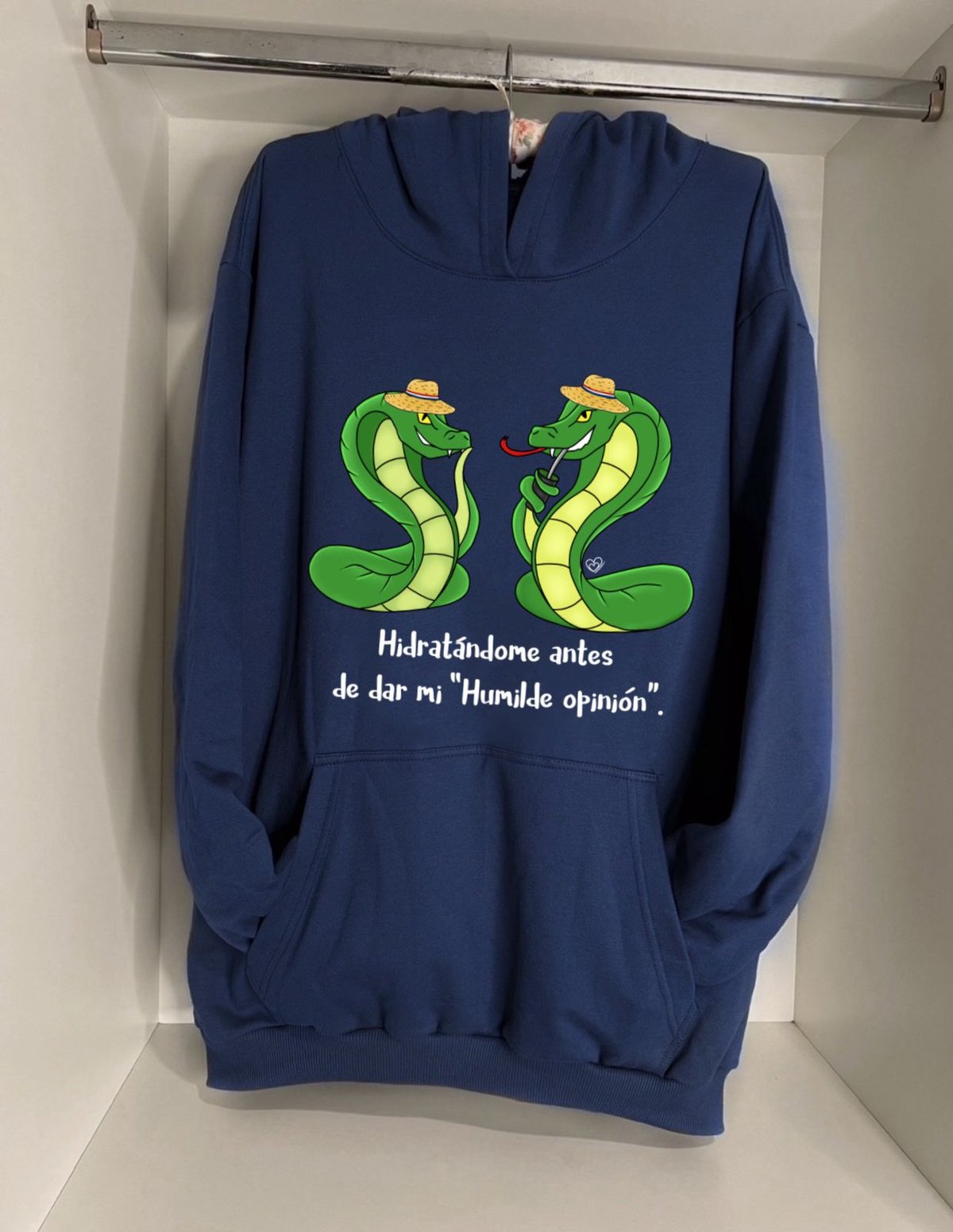Hidratandome antes de dar mi humilde opinion By: @bbilustra.py 