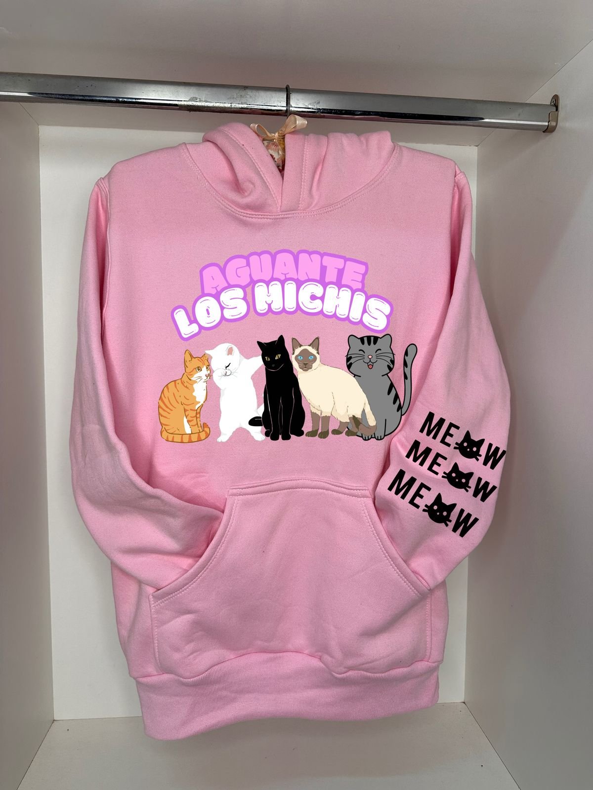 Aguante los Michis By: @mariepimpo